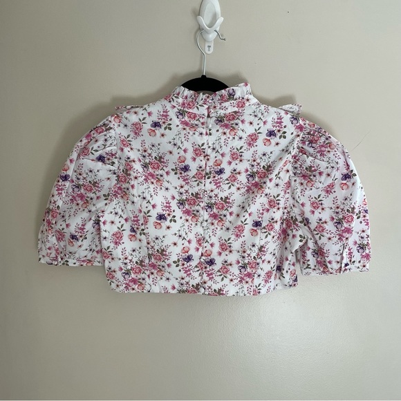 - Glamorous White Vintage Flower Crop Ruffled Blouse, NWT - Picture 3 of 13